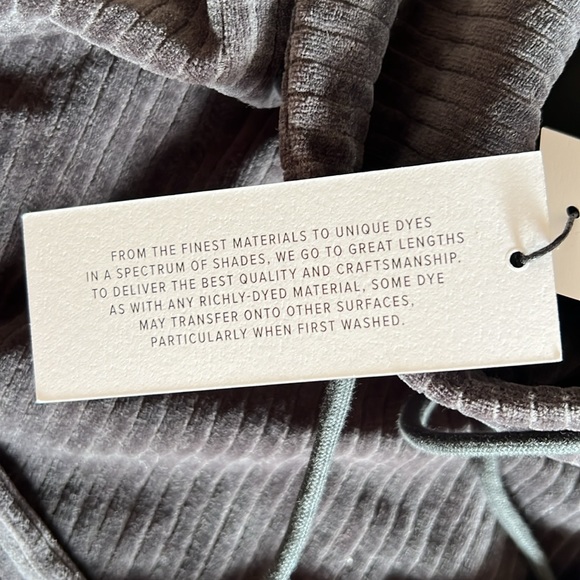 NWT 🖤UGG🖤 RTW pullover top - Picture 10 of 16